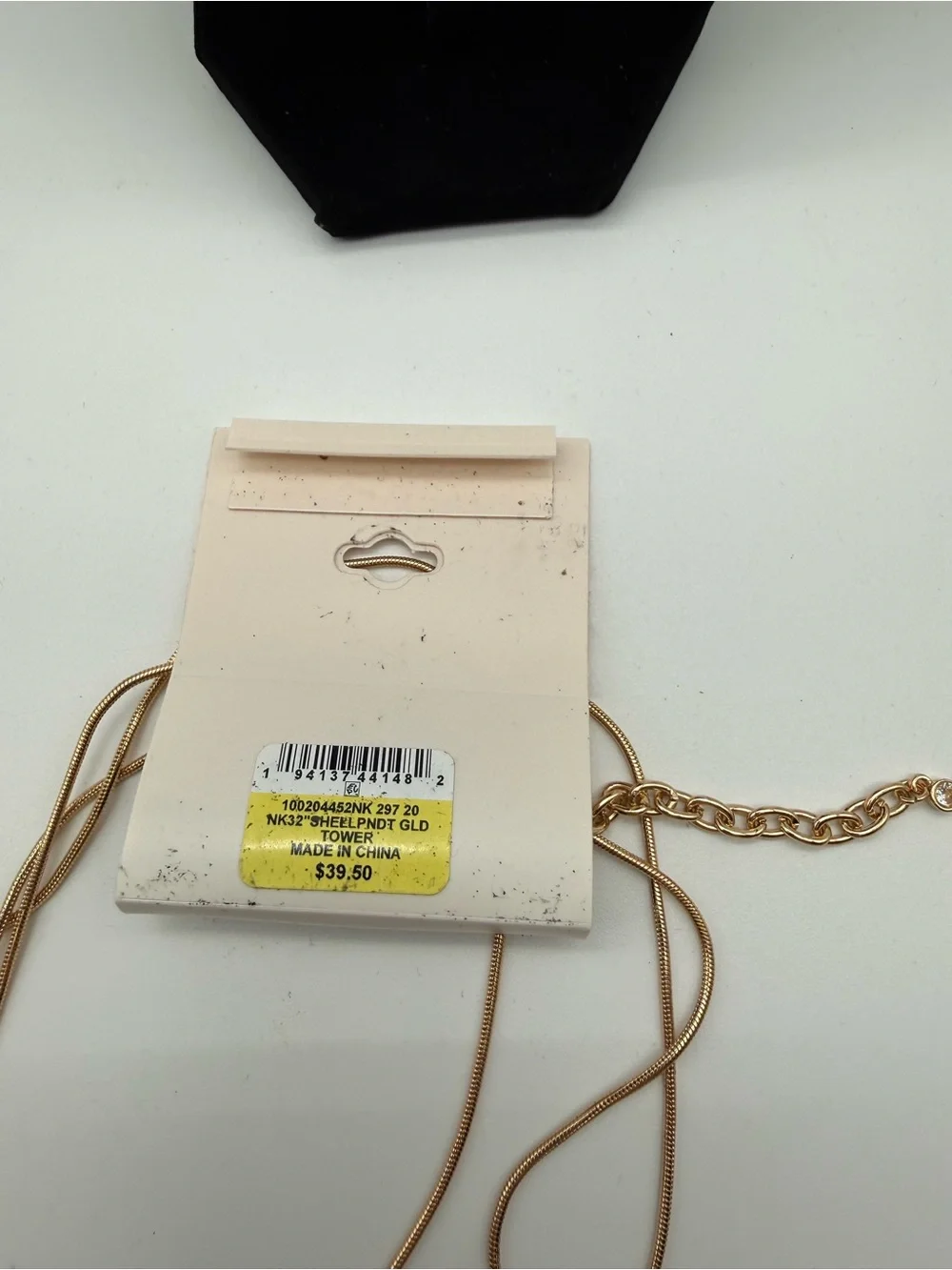 Gold Shell Pendant Necklace - Timeless Gold Tone Design